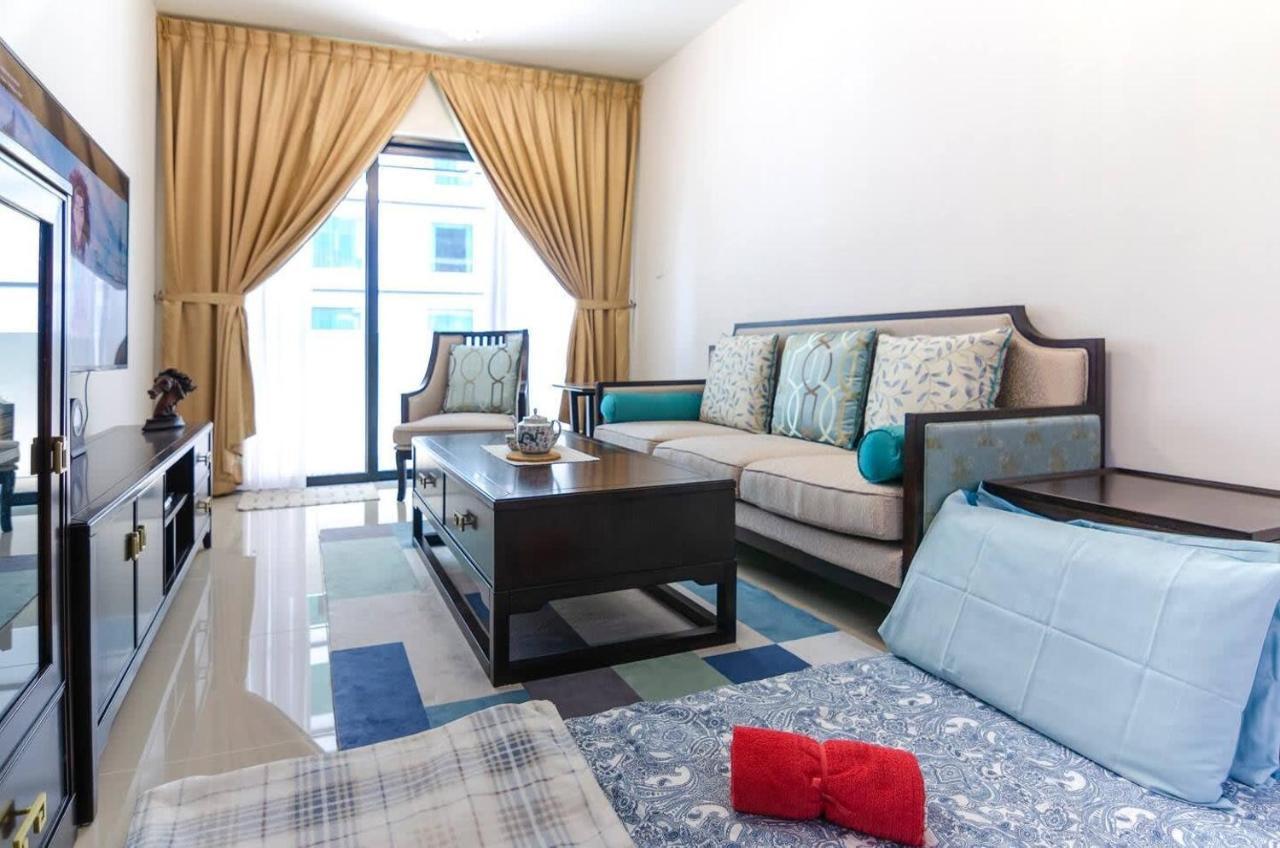 A Cozy & Comfy Suasana Suites In جوهر بهرو المظهر الخارجي الصورة