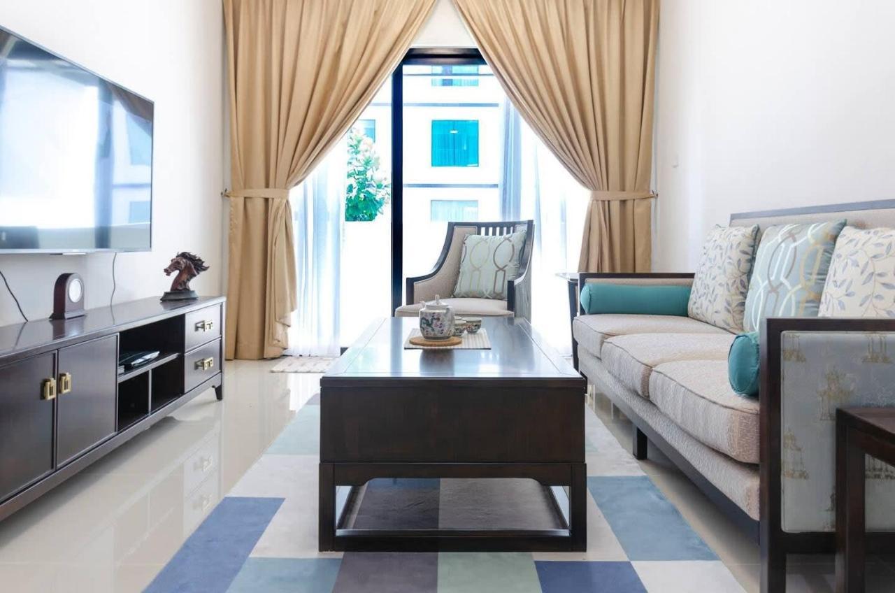 A Cozy & Comfy Suasana Suites In جوهر بهرو المظهر الخارجي الصورة